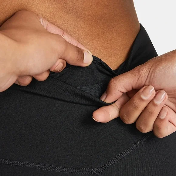 111. NWT Nike One Mid-Rise Crop Leggings - Picture 4 of 7